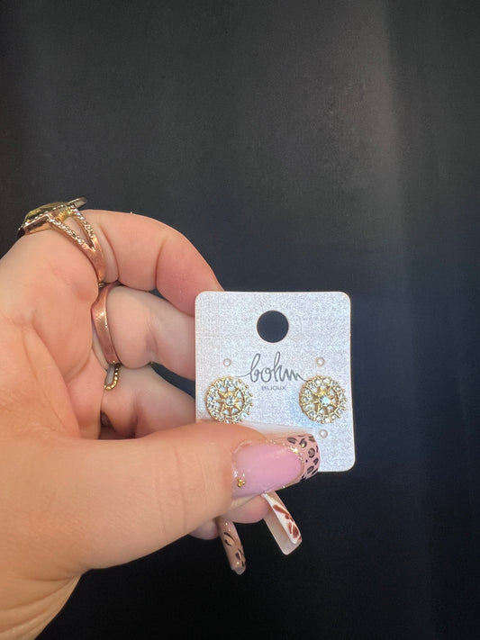 Boucle d’oreille dorée à strass