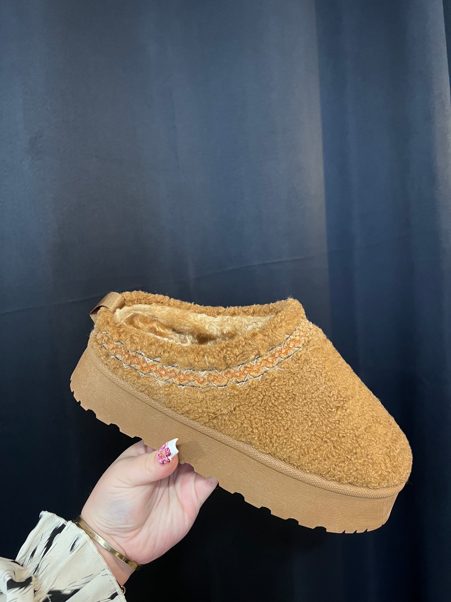 Sabot curly camel