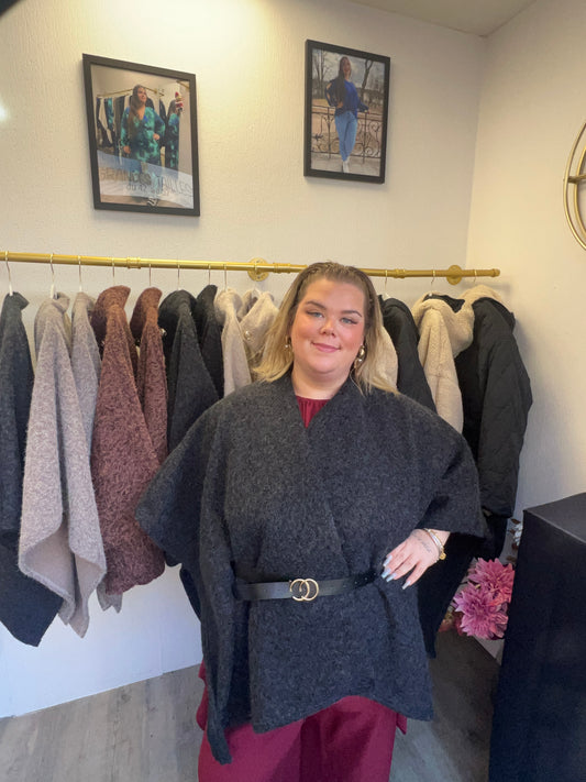 Cape noir avec ceinture