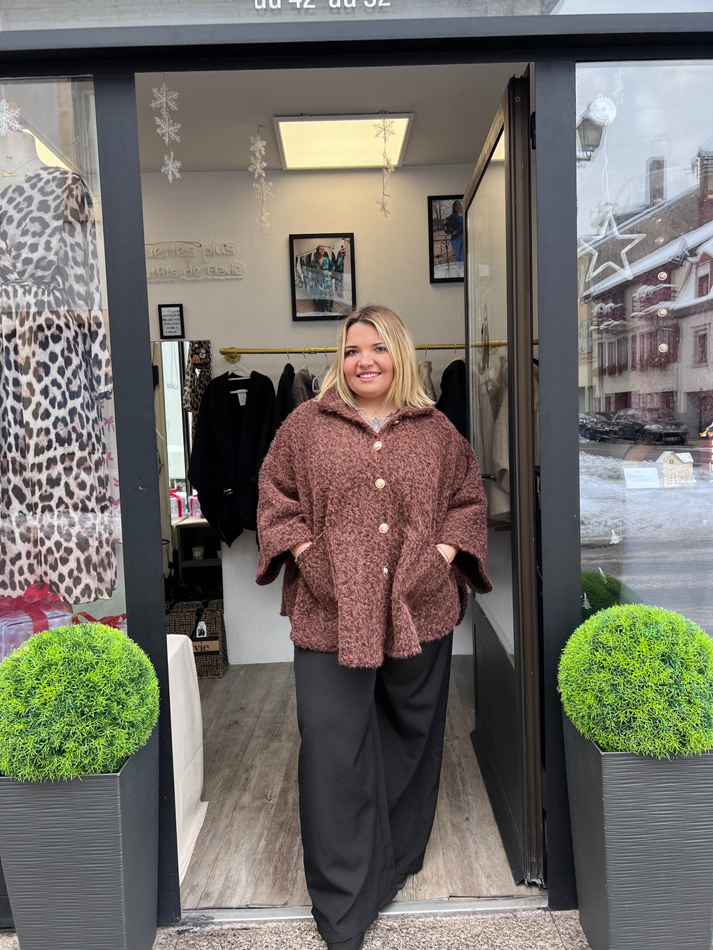 Cape chocolat avec poches