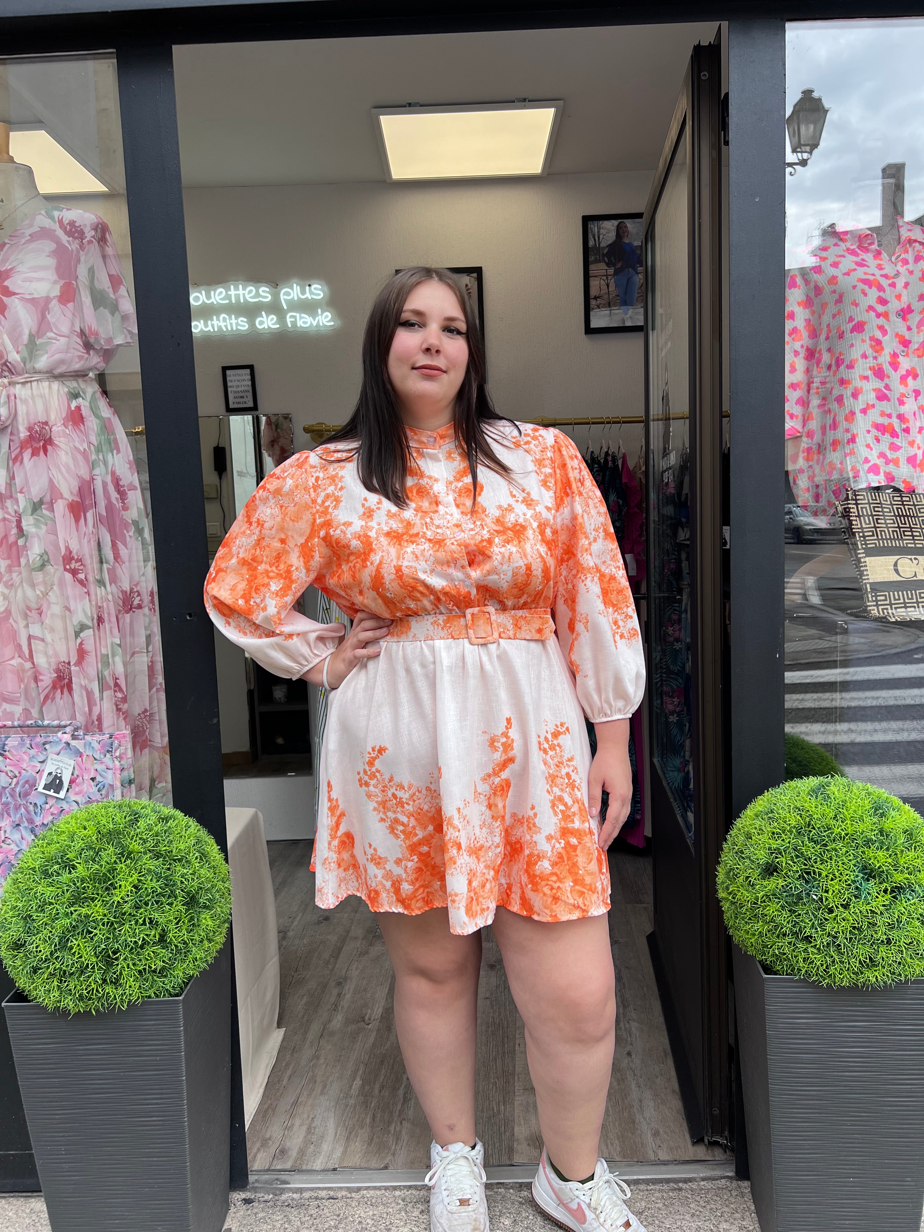 Robe orange avec ceinture