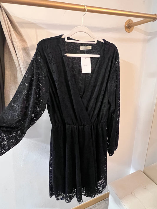 Robe short à dentelle