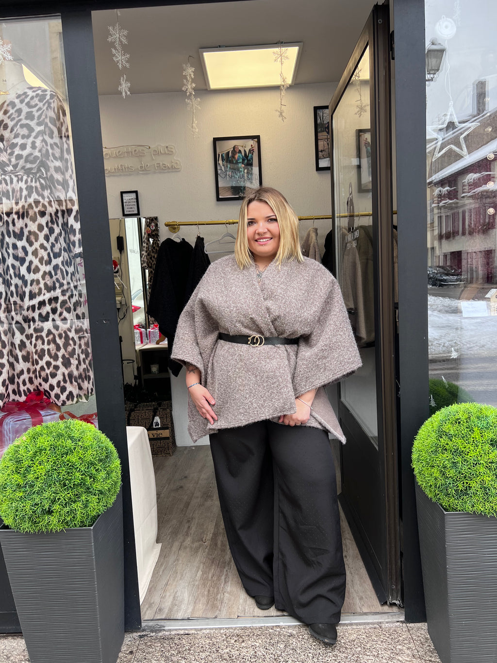 Cape taupe avec ceinture