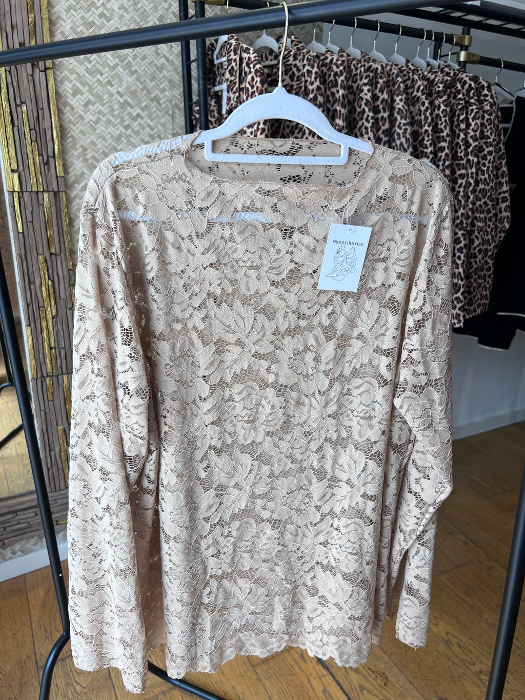 Haut à dentelle beige