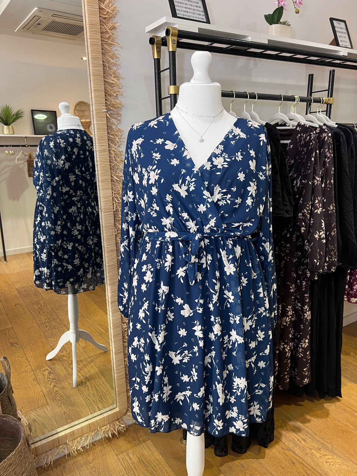Robe bleu à fleurs