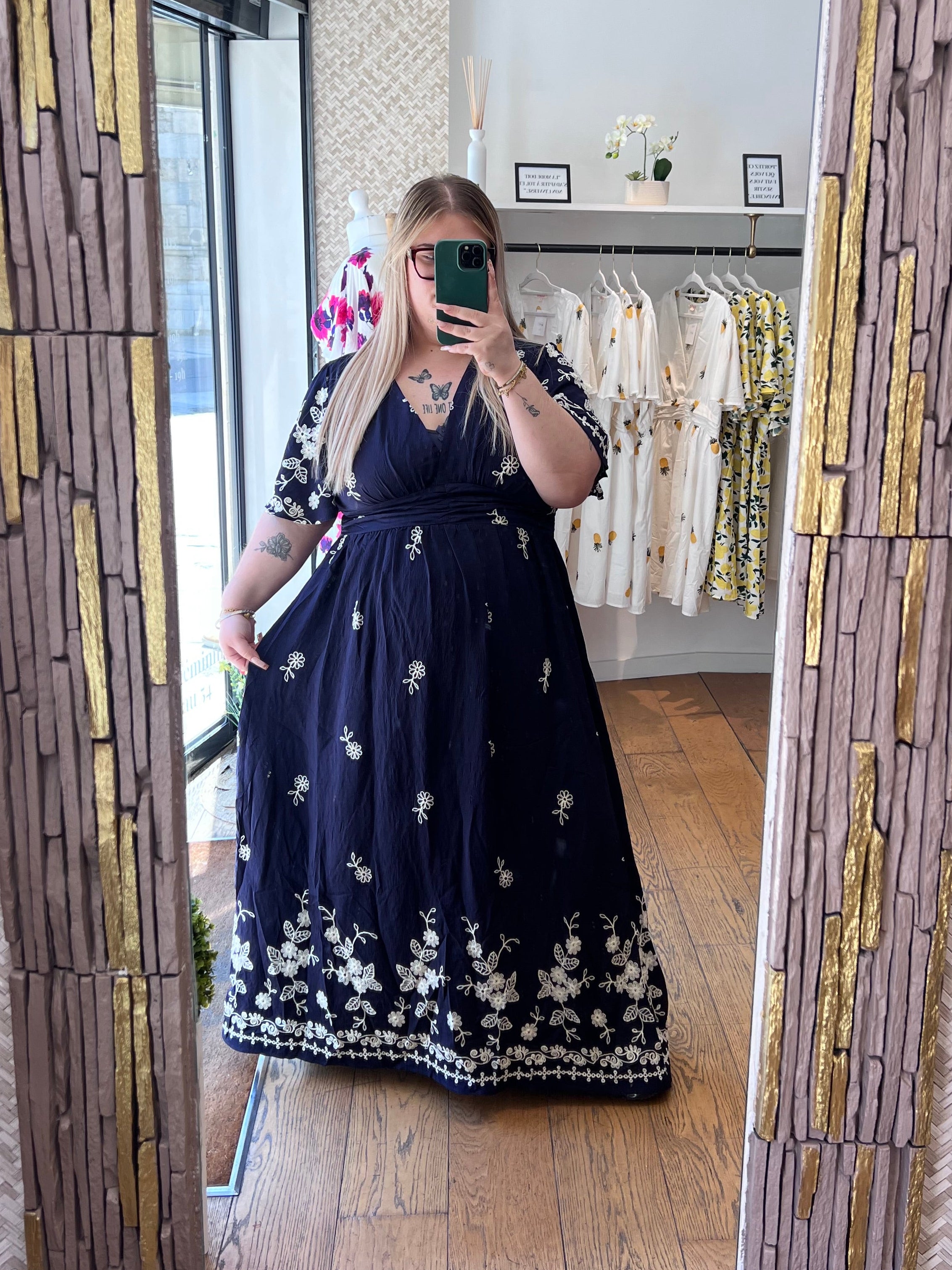 Robe bleu marine à fleurs