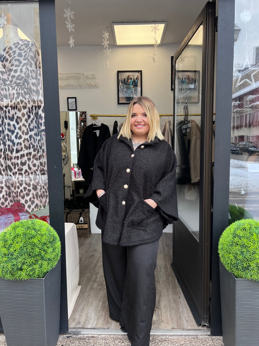 Cape noir avec poches