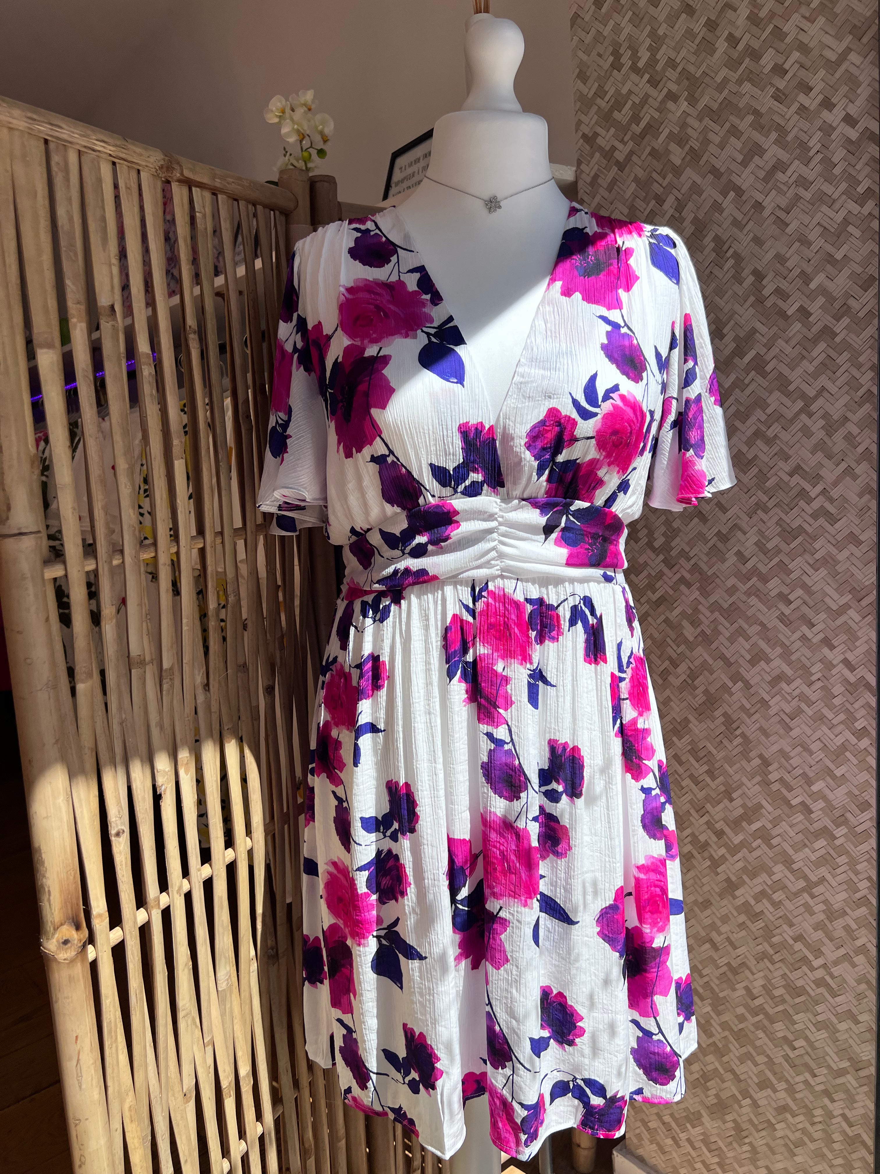 Robe à fleurs violette